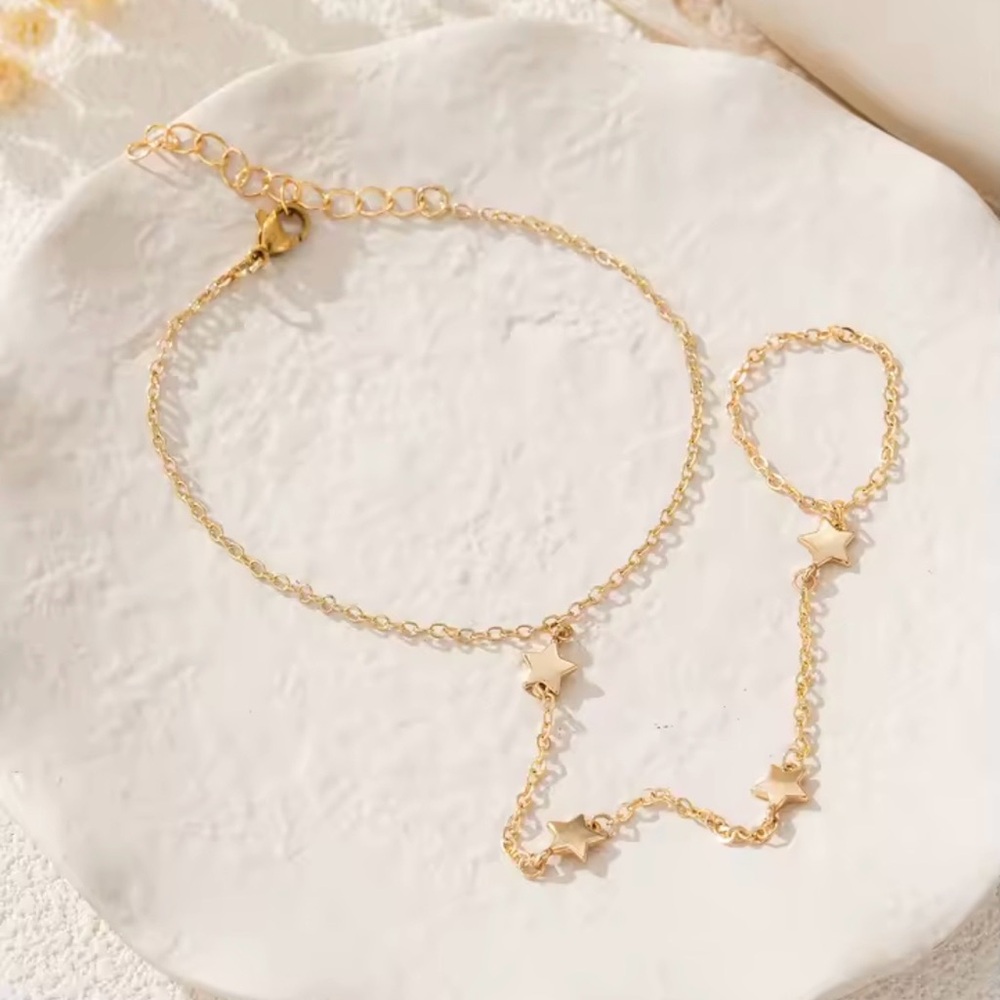 Delicate Gold Star Hand Chain ring Bracelet - Picture 2 of 5